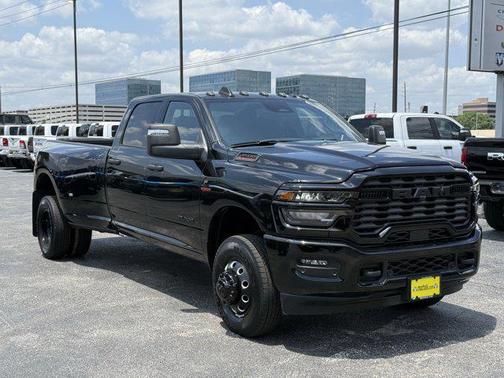 2025 RAM 3500 Lone Star Crew Cab 4x4 8' Box