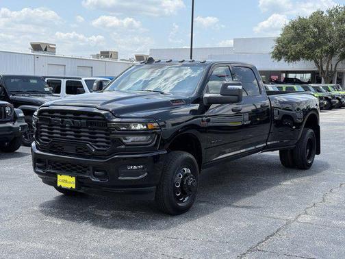 2025 RAM 3500 Lone Star Crew Cab 4x4 8' Box