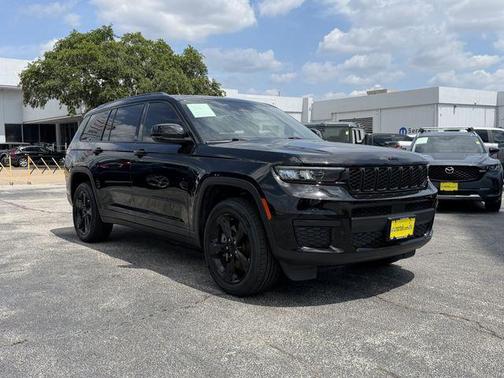 Diamond Black Crystal Pearlcoat 2023 Jeep Grand Cherokee L Altitude