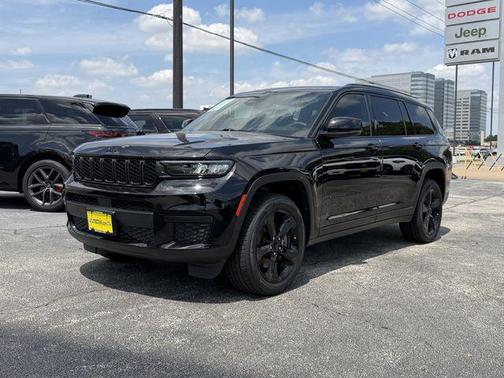 Diamond Black Crystal Pearlcoat 2023 Jeep Grand Cherokee L Altitude