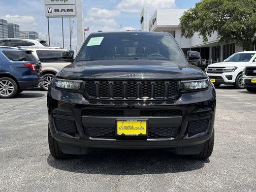 Diamond Black Crystal Pearlcoat 2023 Jeep Grand Cherokee L Altitude