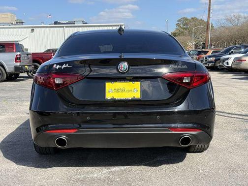 2021 Alfa Romeo Giulia Base