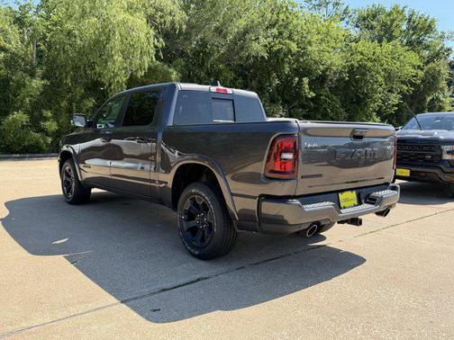 Granite Crystal Metallic Clearcoat 2026 RAM 1500 Big Horn/Lone Star