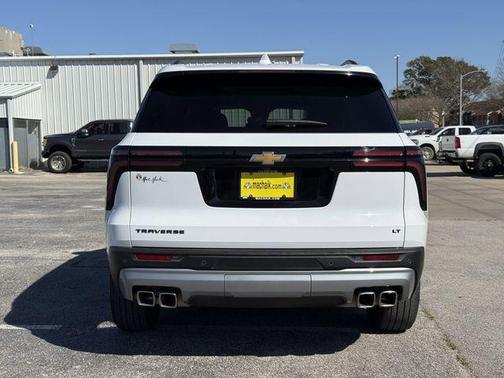 2024 Chevrolet Traverse LT