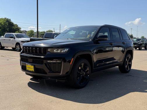 Diamond Black Crystal Pearlcoat 2026 Jeep Grand Cherokee Limited