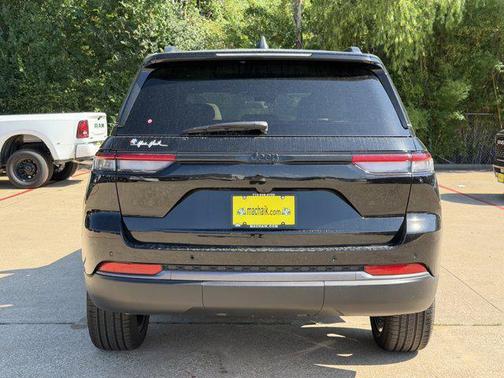 Diamond Black Crystal Pearlcoat 2026 Jeep Grand Cherokee Limited