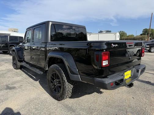 2022 Jeep Gladiator Sport