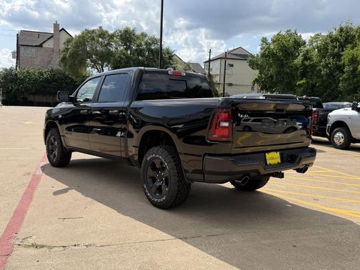 Diamond Black Crystal Pearlcoat 2026 RAM 1500 Warlock Crew Cab 4x4 5'7' Box
