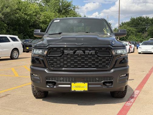 Diamond Black Crystal Pearlcoat 2026 RAM 1500 Warlock Crew Cab 4x4 5'7' Box