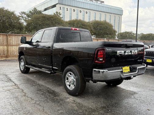 2025 RAM 2500 Tradesman Crew Cab 4x4 6'4' Box