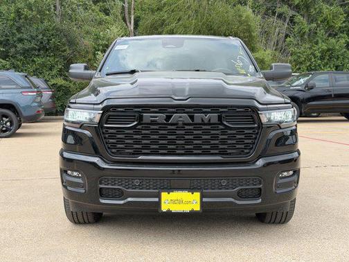 Diamond Black Crystal Pearlcoat 2026 RAM 1500 Express