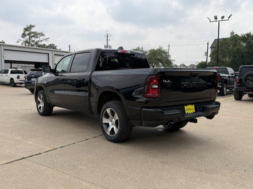 Diamond Black Crystal Pearlcoat 2026 RAM 1500 Express