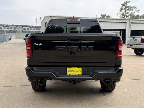 Diamond Black Crystal Pearlcoat 2026 RAM 1500 Express
