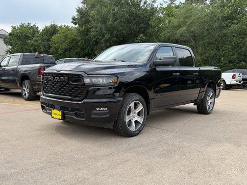 Diamond Black Crystal Pearlcoat 2026 RAM 1500 Express