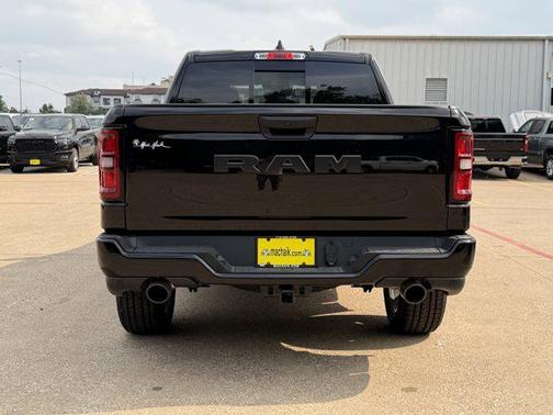 Diamond Black Crystal Pearlcoat 2026 RAM 1500 Express
