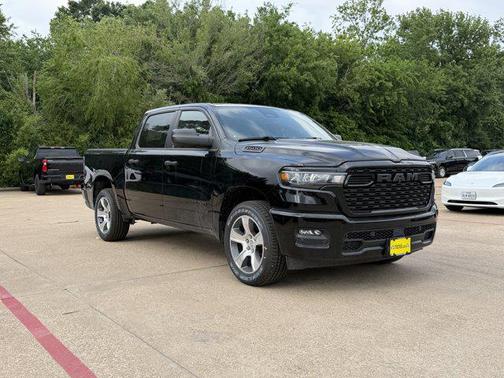 Diamond Black Crystal Pearlcoat 2026 RAM 1500 Express