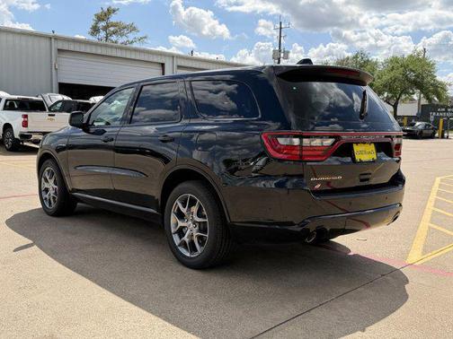 DB Black Clearcoat 2026 Dodge Durango GT HEMI V8 AWD