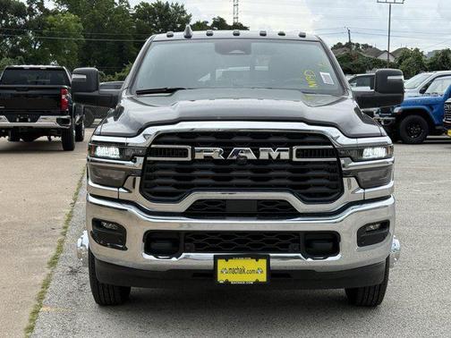 2025 RAM 3500 Tradesman Crew Cab 4x4 8' Box