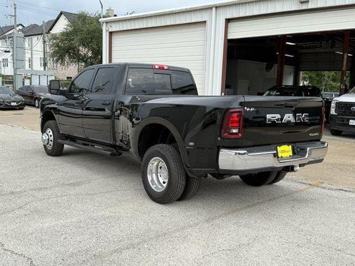 2025 RAM 3500 Tradesman Crew Cab 4x4 8' Box