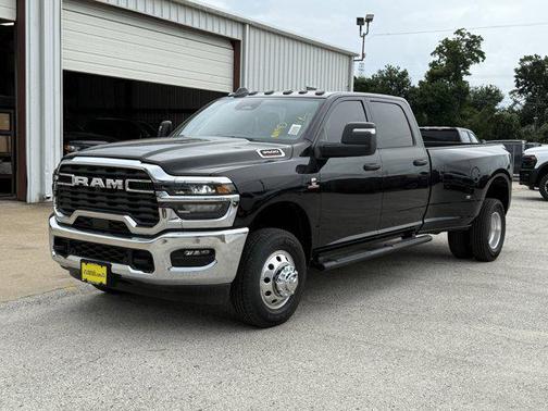 2025 RAM 3500 Tradesman Crew Cab 4x4 8' Box