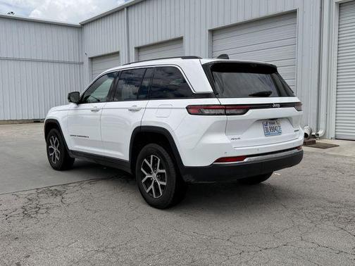 Bright White Clearcoat 2023 Jeep Grand Cherokee Limited