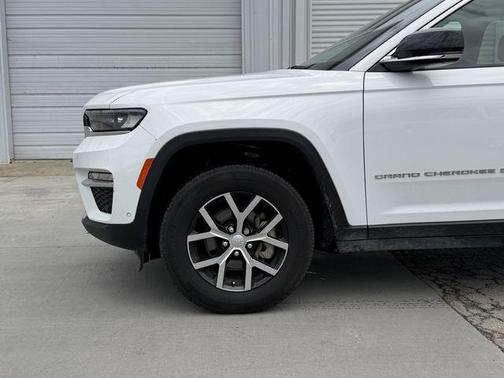 Bright White Clearcoat 2023 Jeep Grand Cherokee Limited