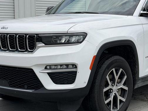 Bright White Clearcoat 2023 Jeep Grand Cherokee Limited