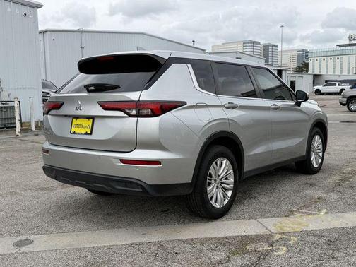 Alloy Silver Metallic/Black Roof 2023 Mitsubishi Outlander ES 2.5 2WD