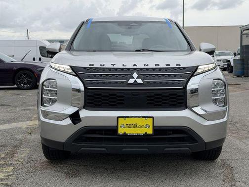 Alloy Silver Metallic/Black Roof 2023 Mitsubishi Outlander ES 2.5 2WD