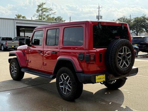 2025 Jeep Wrangler 4-Door Sahara 4x4