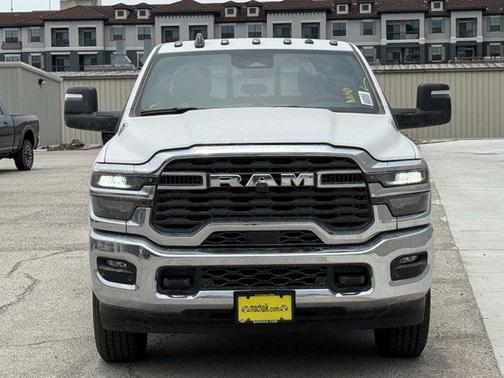 2025 RAM 2500 Tradesman Crew Cab 4x4 6'4' Box