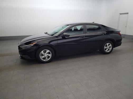 Black 2023 Hyundai ELANTRA SE