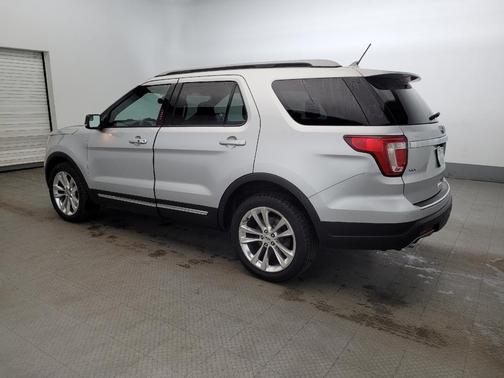 Ingot Silver Metallic 2018 Ford Explorer XLT