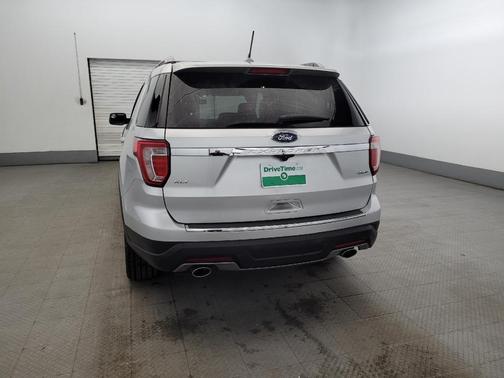 Ingot Silver Metallic 2018 Ford Explorer XLT