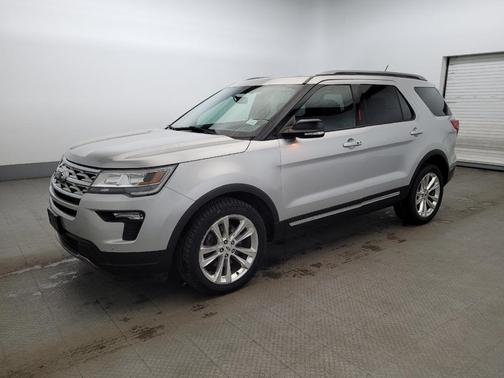 Ingot Silver Metallic 2018 Ford Explorer XLT