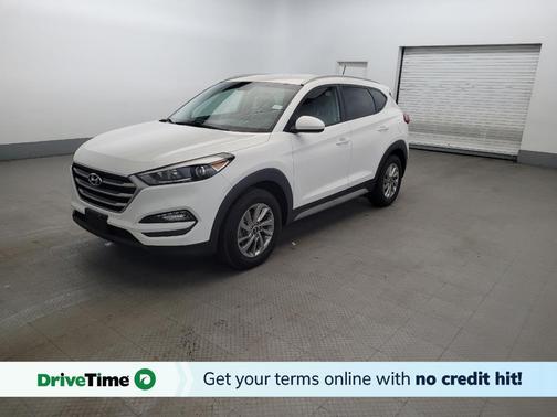 Dazzling White 2017 Hyundai TUCSON SE