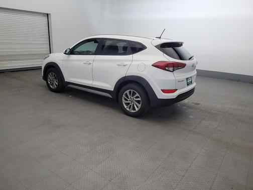 Dazzling White 2017 Hyundai TUCSON SE