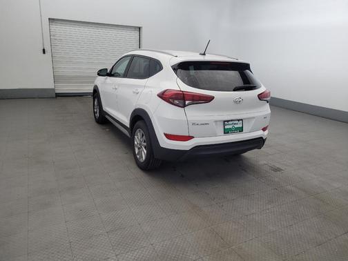 Dazzling White 2017 Hyundai TUCSON SE