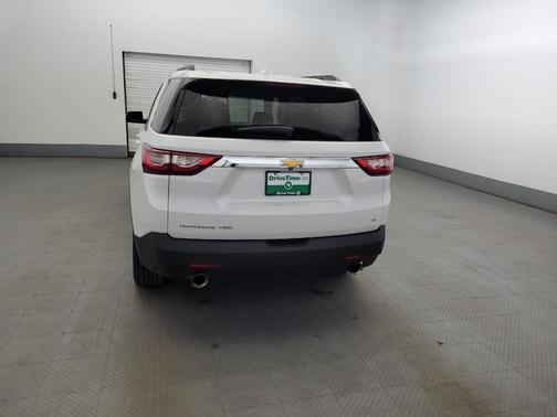 Iridescent Pearl Tricoat 2018 Chevrolet Traverse LT Cloth