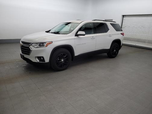 Iridescent Pearl Tricoat 2018 Chevrolet Traverse LT Cloth