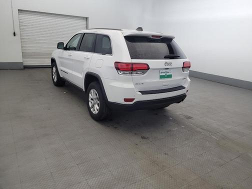 Bright White Clearcoat 2022 Jeep Grand Cherokee Laredo