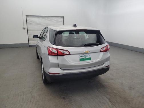 Silver Ice Metallic 2019 Chevrolet Equinox LS