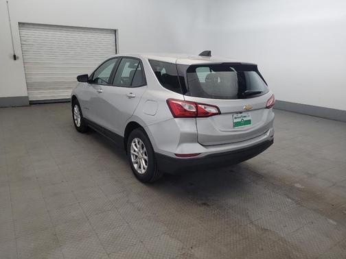 Silver Ice Metallic 2019 Chevrolet Equinox LS