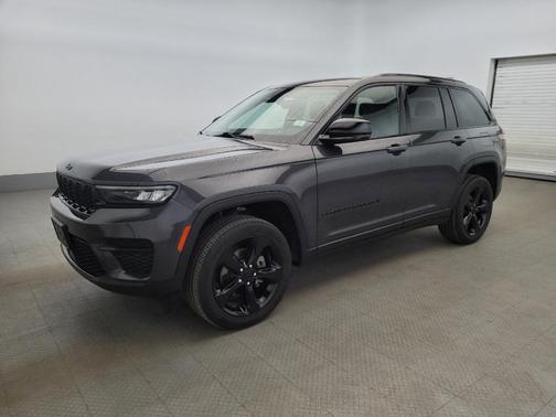 Baltic Gray Metallic Clearcoat 2023 Jeep Grand Cherokee Altitude