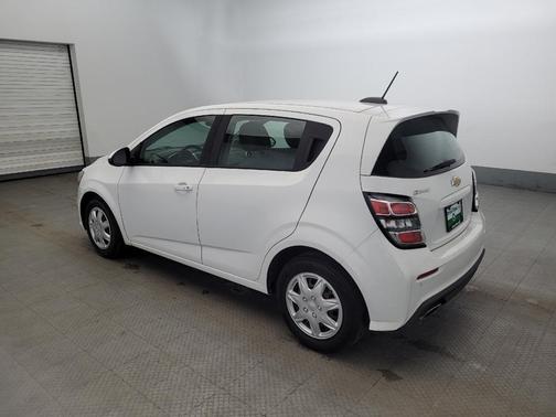 Summit White 2020 Chevrolet Sonic FWD Hatchback 1FL 5-Door