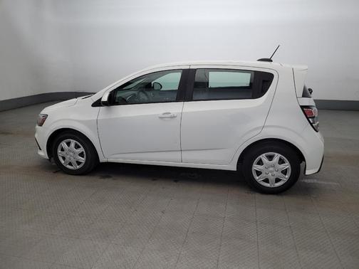Summit White 2020 Chevrolet Sonic FWD Hatchback 1FL 5-Door