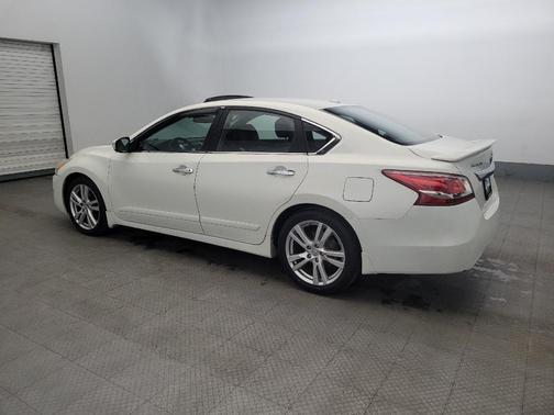 Pearl White 2013 Nissan Altima 3.5 SL