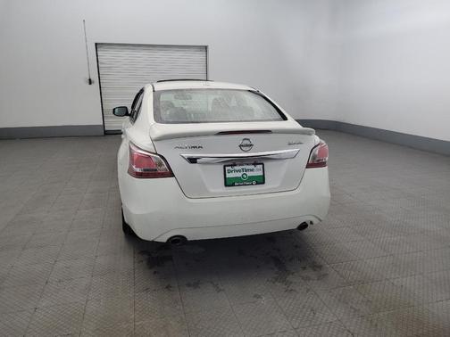 Pearl White 2013 Nissan Altima 3.5 SL