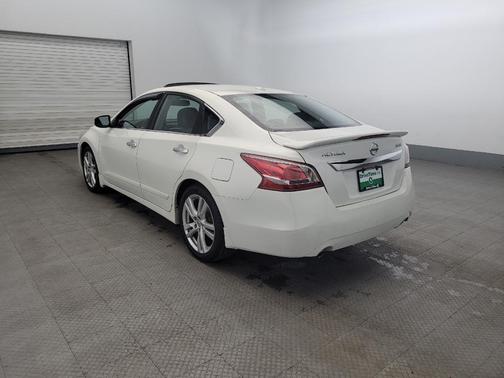 Pearl White 2013 Nissan Altima 3.5 SL