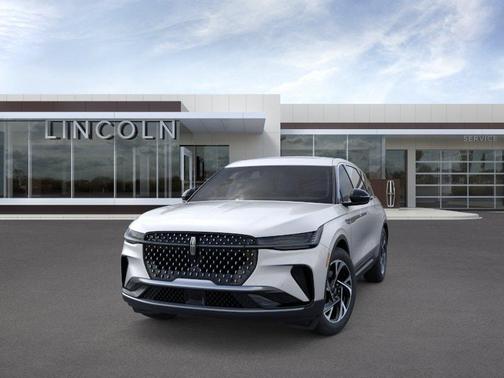 Silver Radiance Metallic 2026 Lincoln Nautilus Premiere
